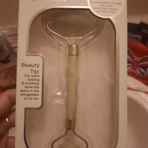 JADE FACIAL ROLLER